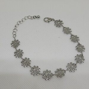 Daisy Silver Tone 6" + 2" Extension Ankle or Wrist Bracelet